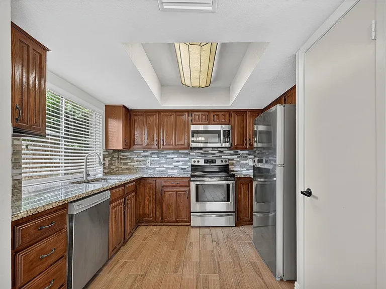 209 Glenwood Dr — Photo 29
