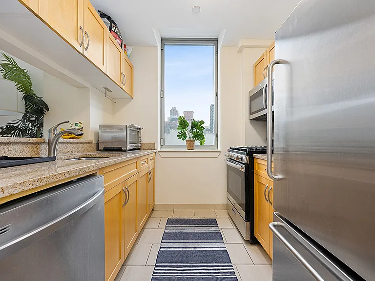 250 E 30th St #9A — Photo 3