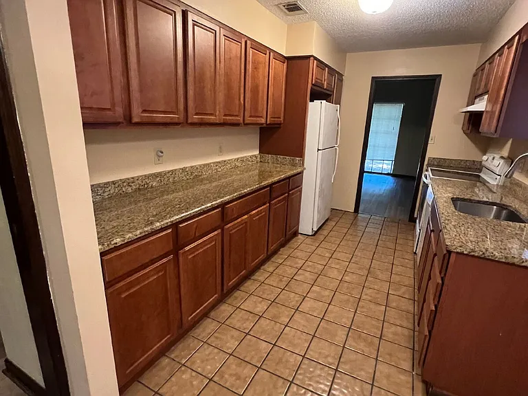 2094 Shangri La Ln — Photo 19