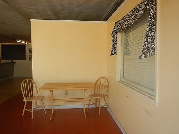 3rd image of 125 W Railroad Ave N