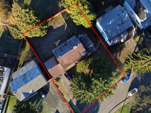 830 Irvine St, Coquitlam, BC V3C 4C2