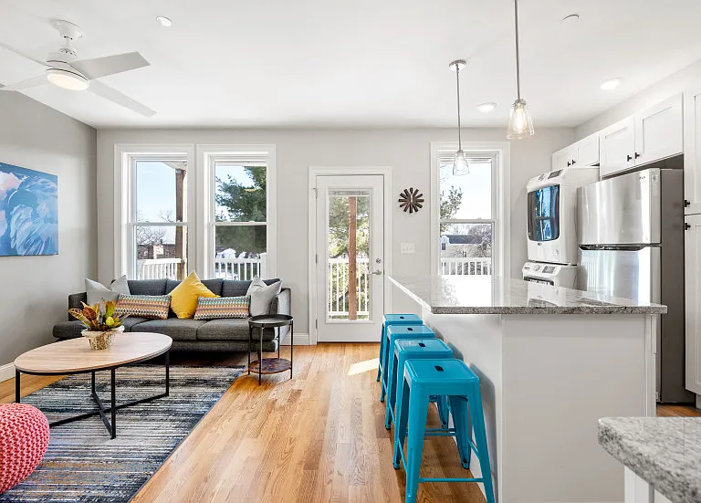 821 Saratoga St #4 — Photo 8