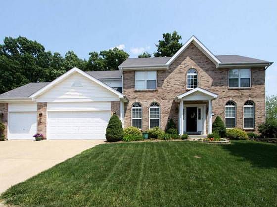3rd image of 2294 Crimson View Dr