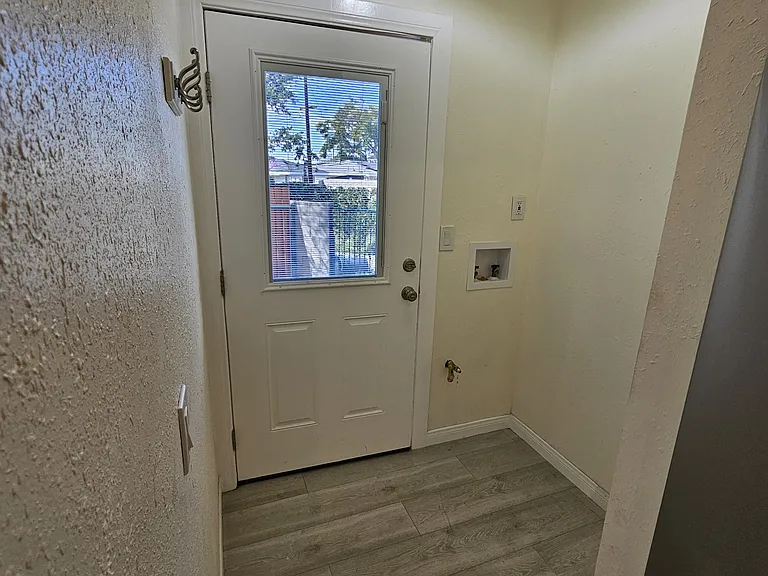 E Farland St — Photo 10