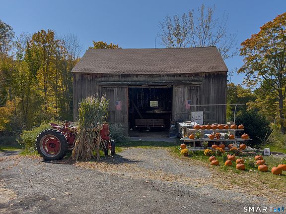 4th image of 63 Currituck Road