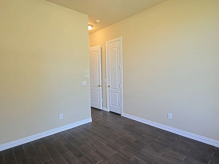 5700 FM 424 — Photo 35