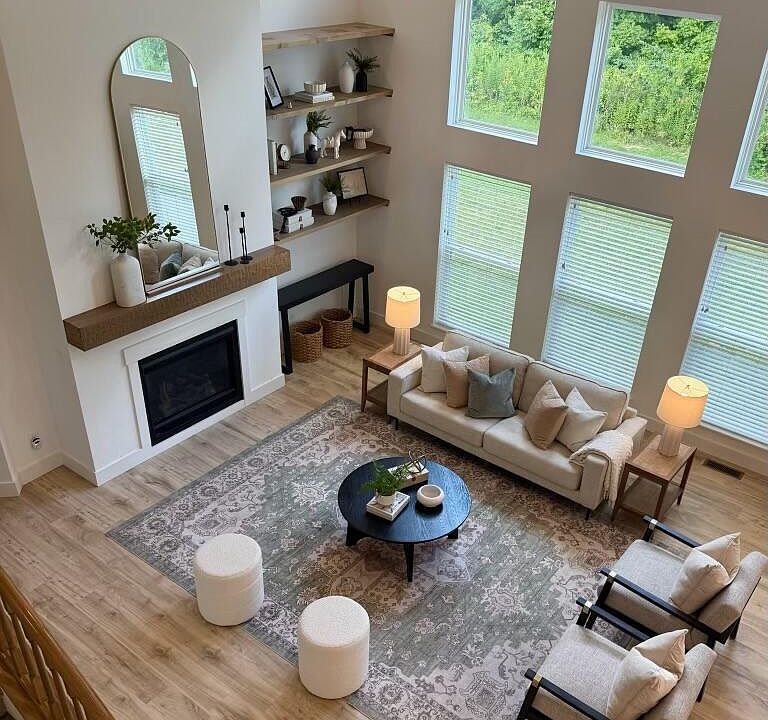 1st image of 545 Parker Run