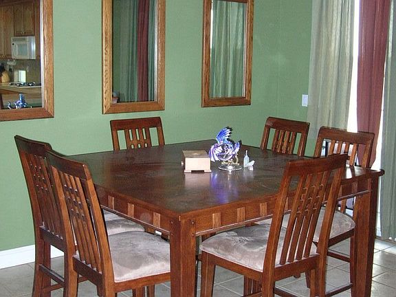 Oversized Casual Dining Area