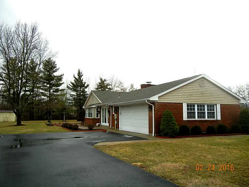 3901 Crescent Hill Rd photo 1