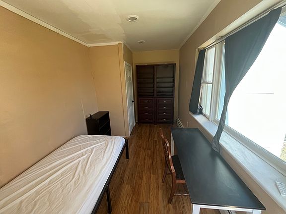 3rd image of 78 School St