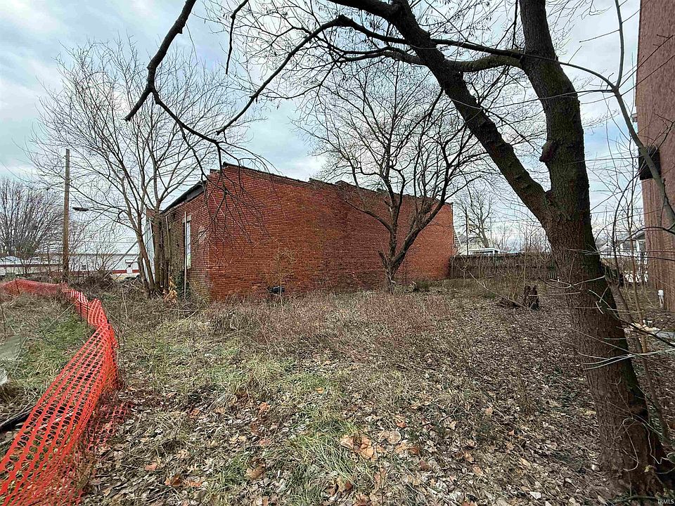 2nd image of 104 N 7th St