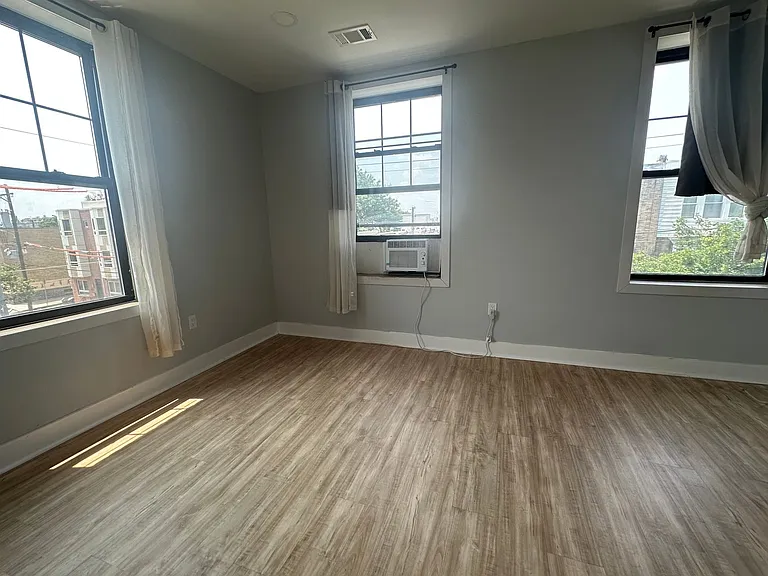 1713 S 22nd st — Photo 10
