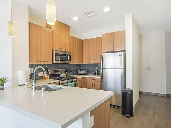 5th image of 200 W Wilson Ave Floor 3-ID540P