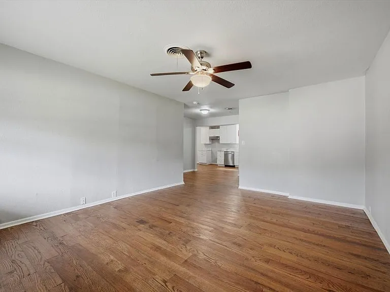 2521 N Hickory St — Photo 5
