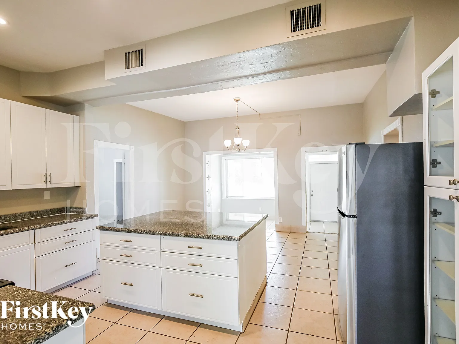 3 bed, 2.0 bath, 1935 sqft, $4,005 — Photo 4