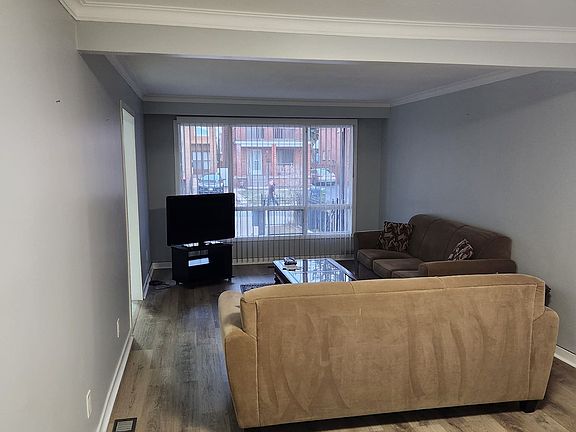 3rd image of 32 Virginia Ave