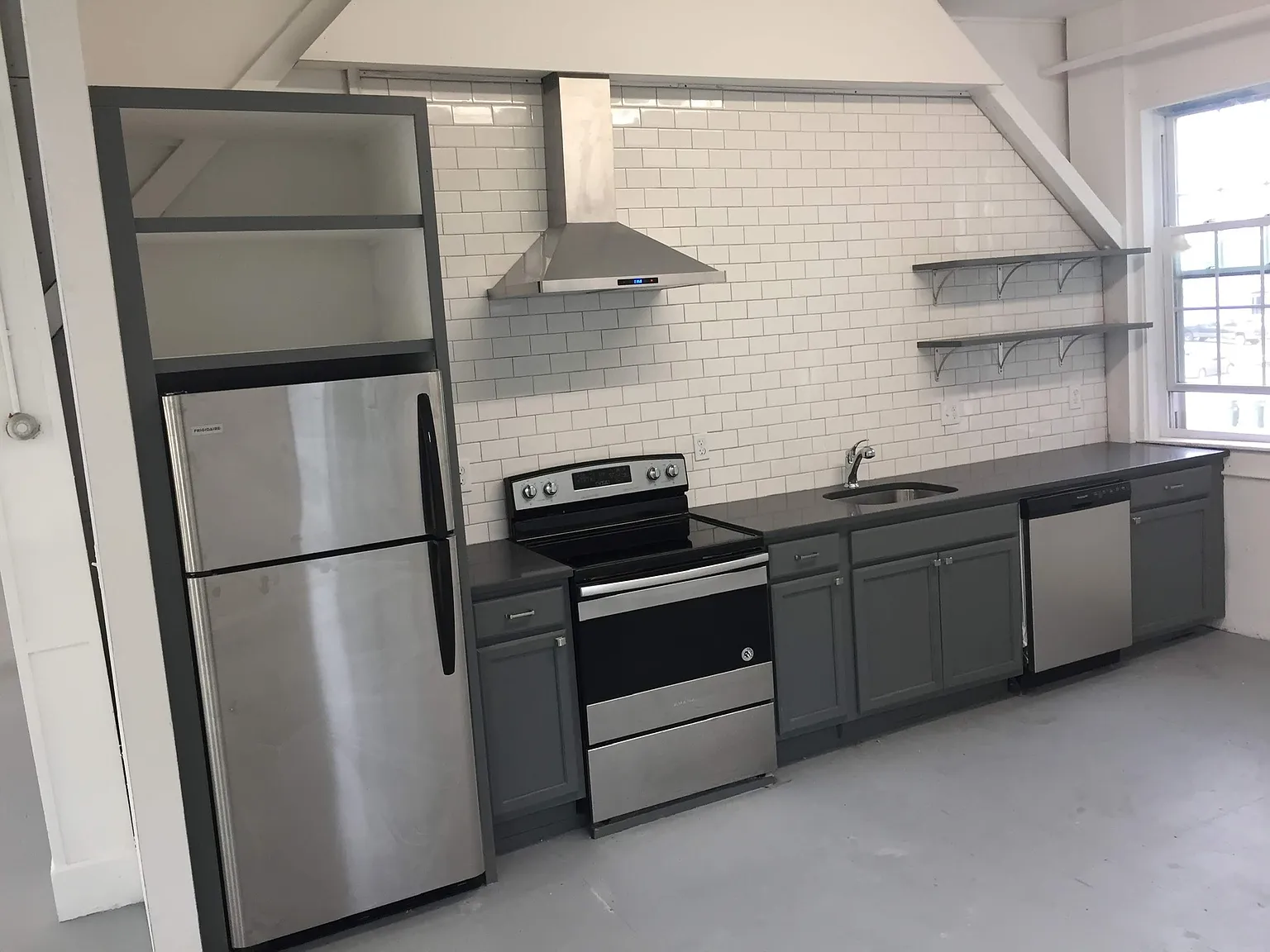 2 bed, 1.5 bath, 2750 sqft, $3,400 — Photo 2