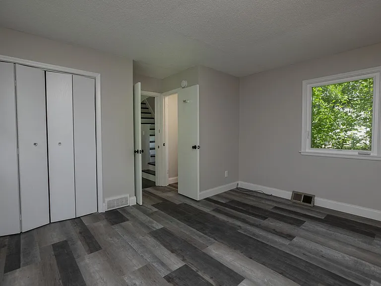 8 18th Ave SW — Photo 11