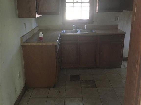 4th image of 2442 Michelle Dr