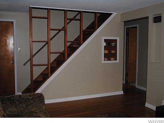 3rd image of 328 Ellen Dr