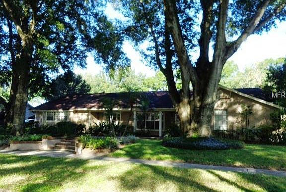 3rd image of 905 Versailles Cir