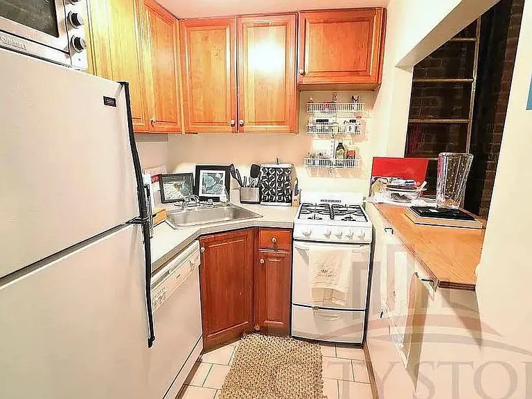 306 W 73rd St #2B — Photo 6
