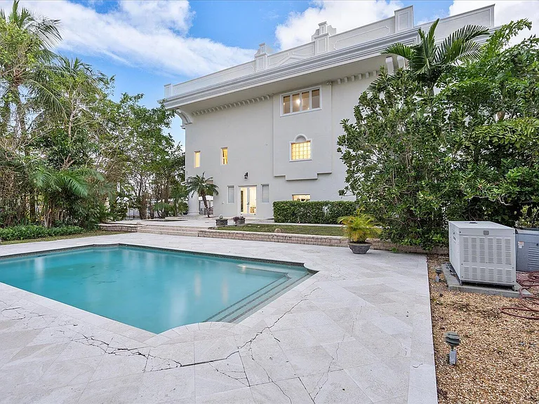 414 Riviera Isle Dr — Photo 48