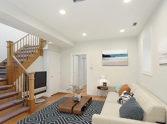 3rd image of 2327 N Southport Ave #Ch