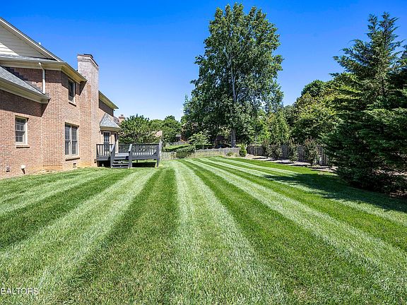 4th image of 1208 Ashgrove Pl