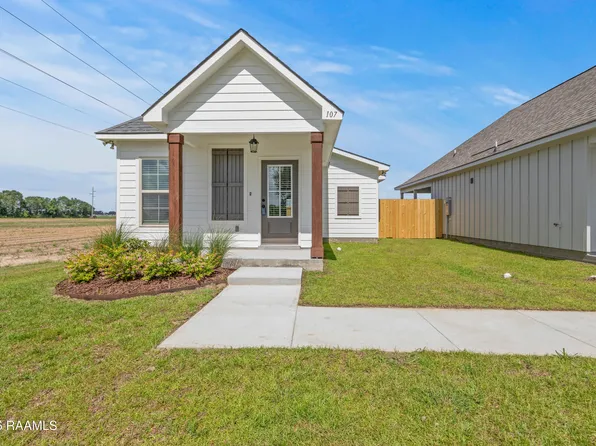 107 Foxglove Ln, Youngsville, LA 70592