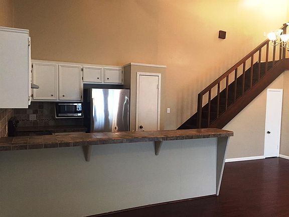 4th image of 3018 Whitman Dr