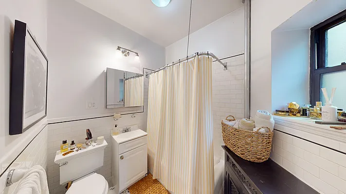 Rented by Bond New York | media 19