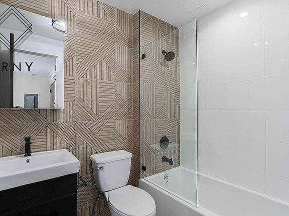 3rd image of 659 Hancock St #2R