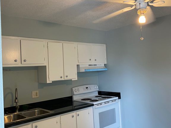 3rd image of 3233 Rockport Ave