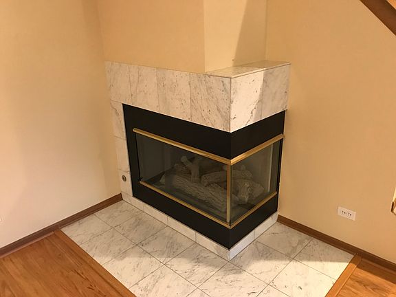 4th image of 872 Essex Cir