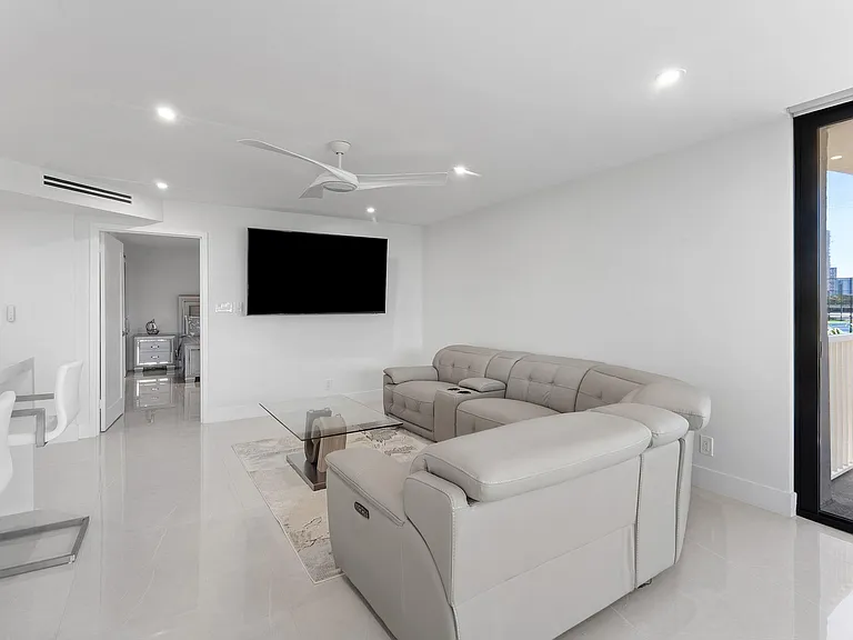 5480 N Ocean Dr #B1C — Photo 11