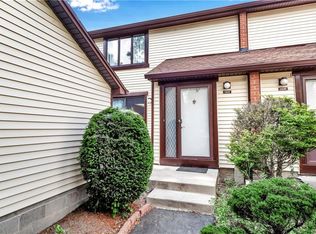 1103 Charlesgate Cir, East Amherst, NY 14051