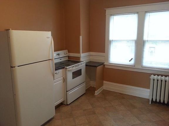 4th image of 2600 Washington St NE