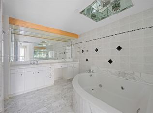 19355 Turnberry Way APT 15G, Aventura, FL 33180
