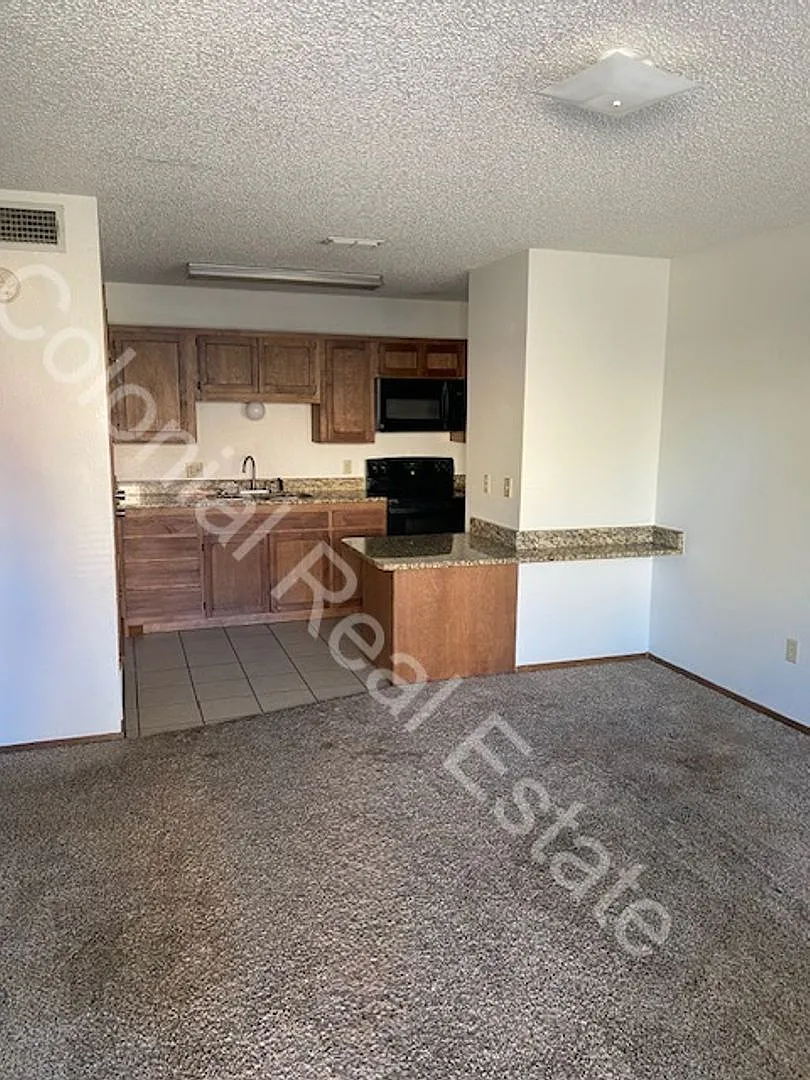 813 Laurelwood — Photo 3