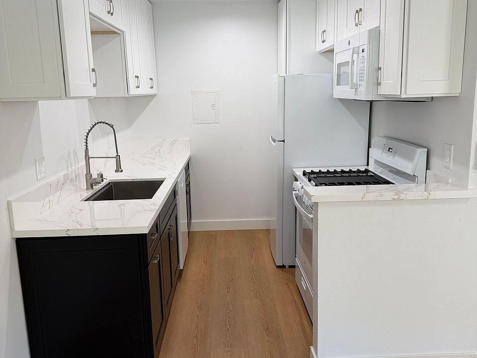 2nd image of 2459 N Beachwood Dr APT 103