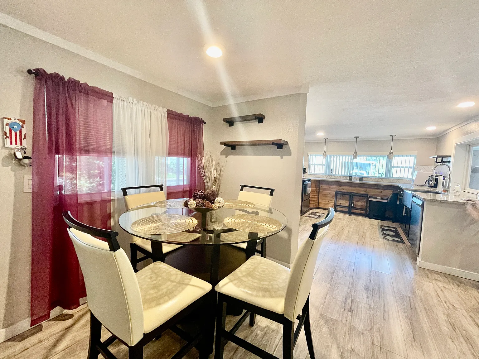 2 bed, 1080 sqft, $1,600 — Photo 2