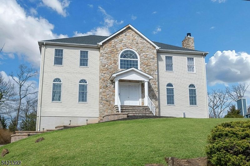 1st image of 40 Horseneck Rd