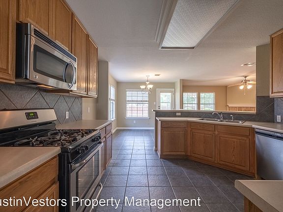 5th image of 1226 Parker Pl
