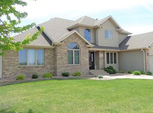 331 Ponderosa Dr, Grand Island, NE 68803