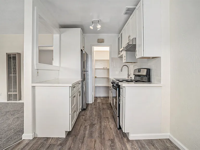 650 Alcatraz Ave #G — Photo 4