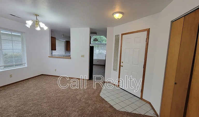5205 S Smith Ct — Photo 2