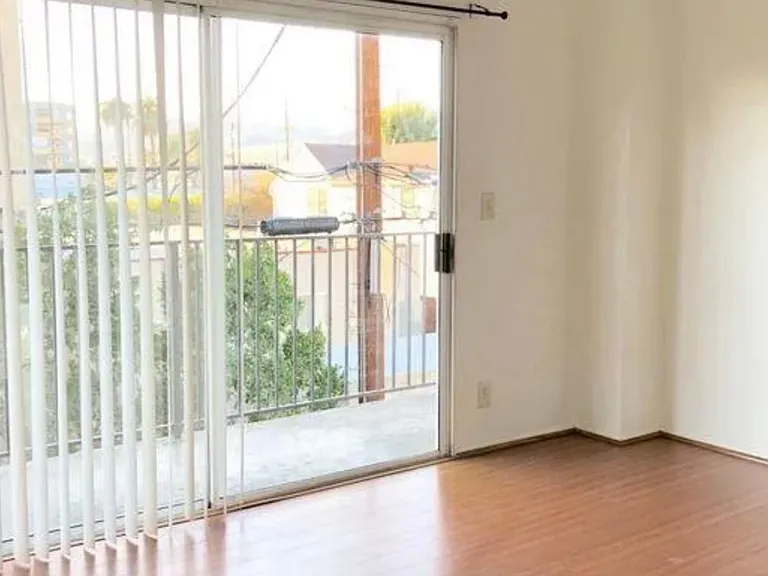 937 Wilcox Ave — Photo 16