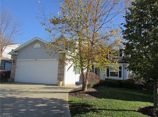 1061 Somerset Ln, Aurora, OH 44202