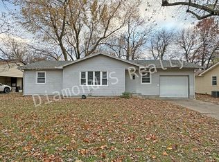 2432 E Bennett St, Springfield, MO 65804